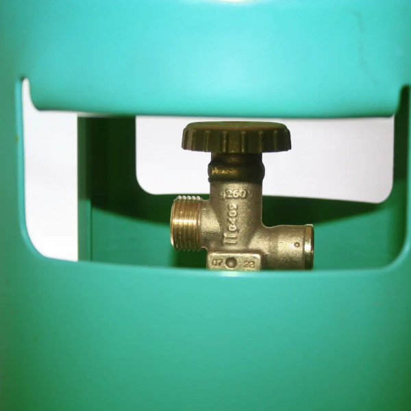 Propane cylinder 12l: buy a reliable gas cylinder with an Italian Cavagna valve Propane cylinder 12l: buy a reliable gas cylinder with an Italian Cavagna valve